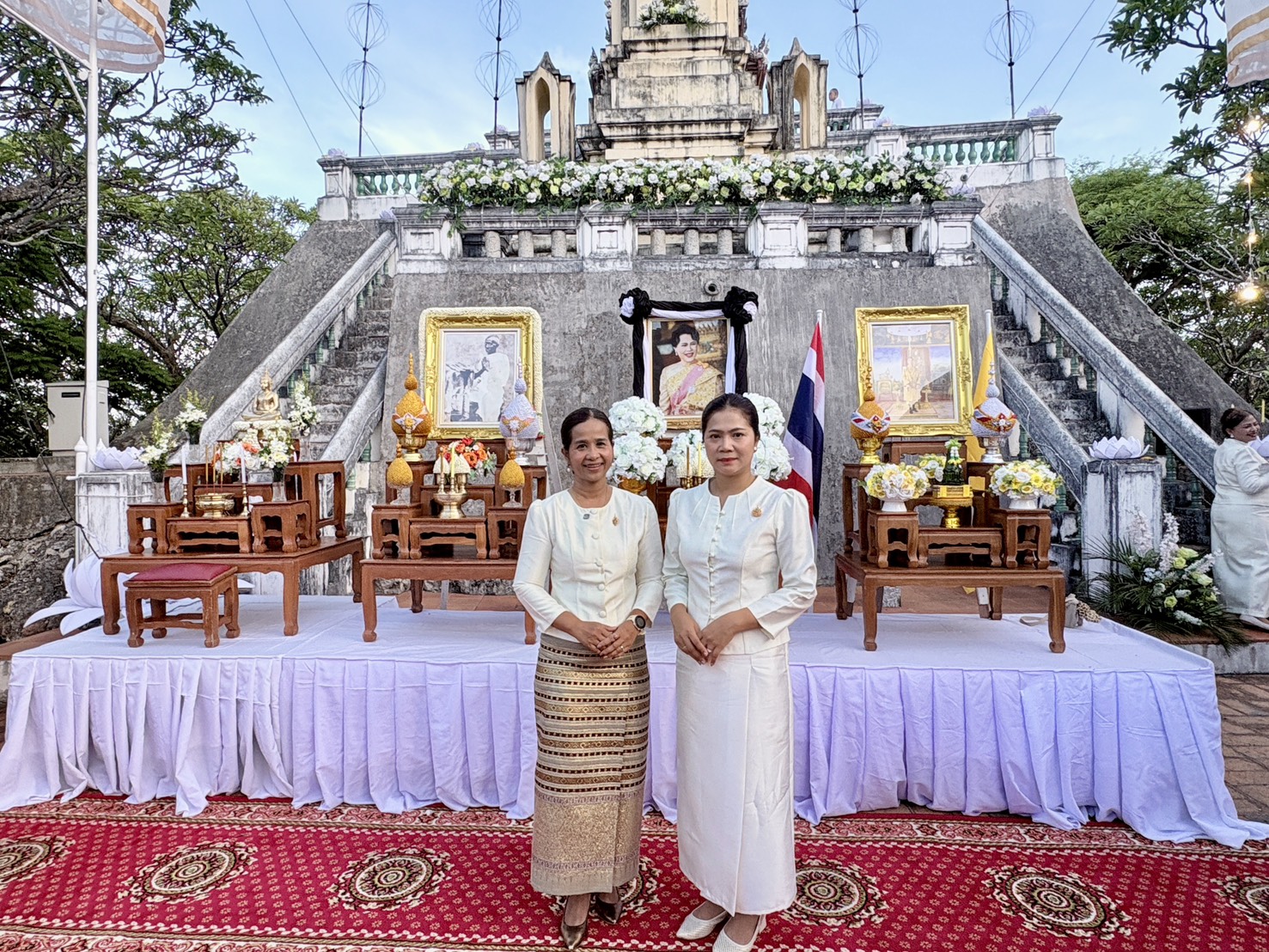title - ปฏิรูปที่ดินจังหวัดเพชรบุรี ร่วมงานตามประทีปโคมไฟเนื่องในเทศกาลวิสาขบูชา ประจำปี 2569 และพิธีสวดพระพุทธมนต์ เจริญจิตตภาวนาอุทิศถวายแด่สมเด็จพระนางเจ้าสิริกิติ์ พระบรมราชินีนาถ พระบรมราชชนนีพันปีหลวง และเวียนเทียนรอบพระธาตุจอมเพชร